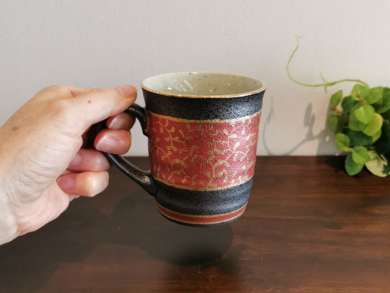 九谷焼 マグカップ 金唐草赤
