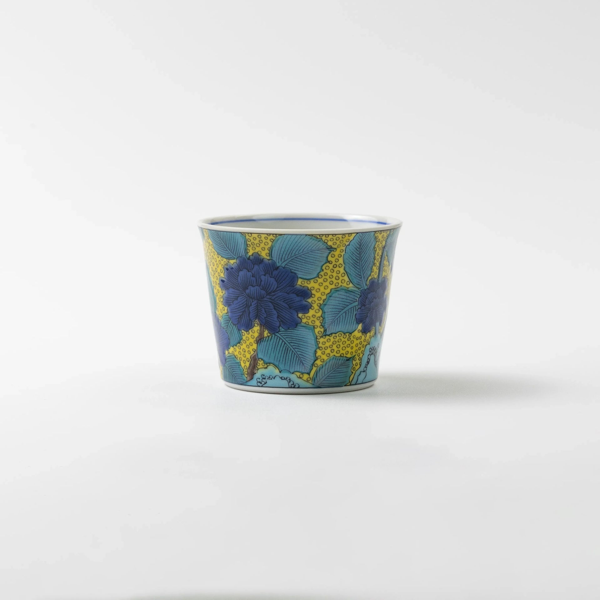 九谷焼 猪口 古九谷青手土坡に牡丹図 – 漆陶舗あらき 輪島塗 九谷焼 九谷焼 猪口 古九谷青手土坡に牡丹図 – 漆陶舗あらき 輪島塗 九谷焼