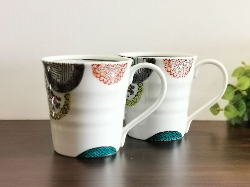 九谷焼　ペアマグカップ 色絵丸紋
