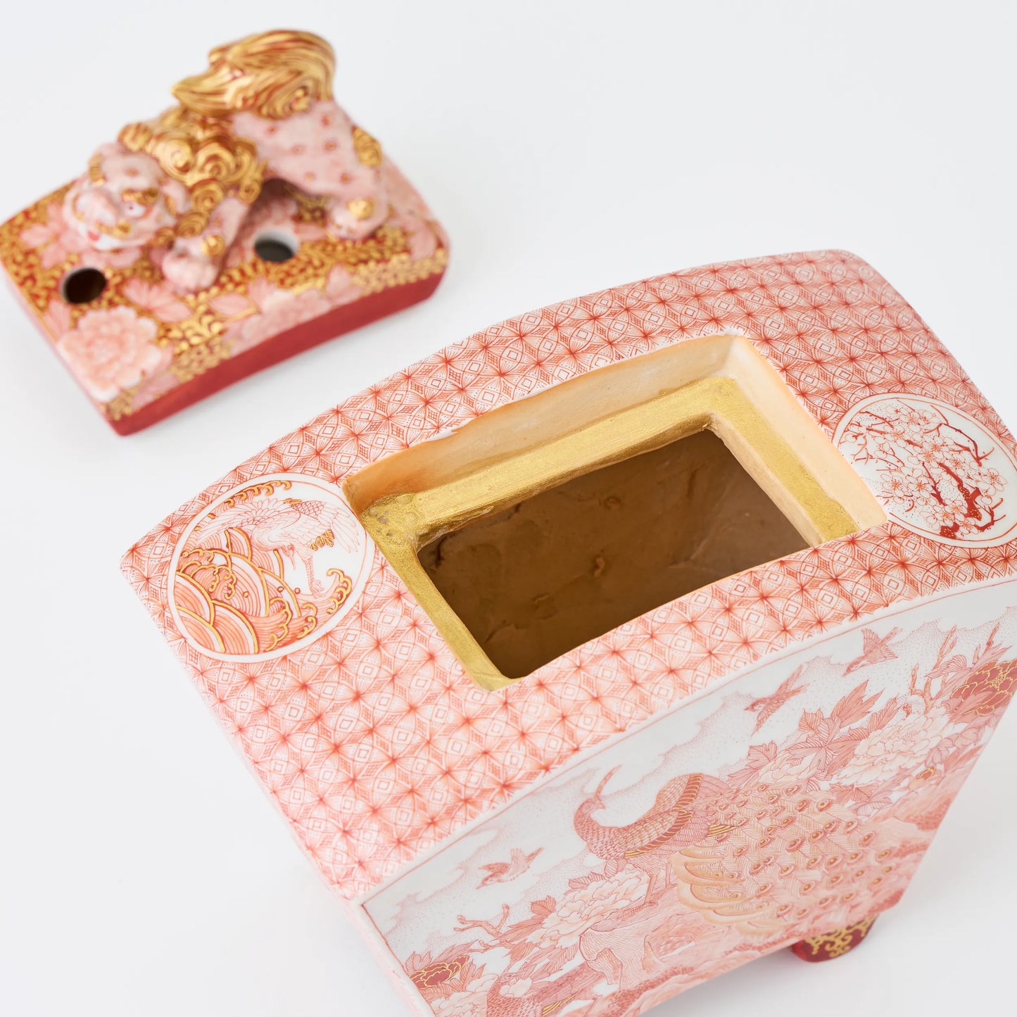 赤絵牡丹孔雀文香炉